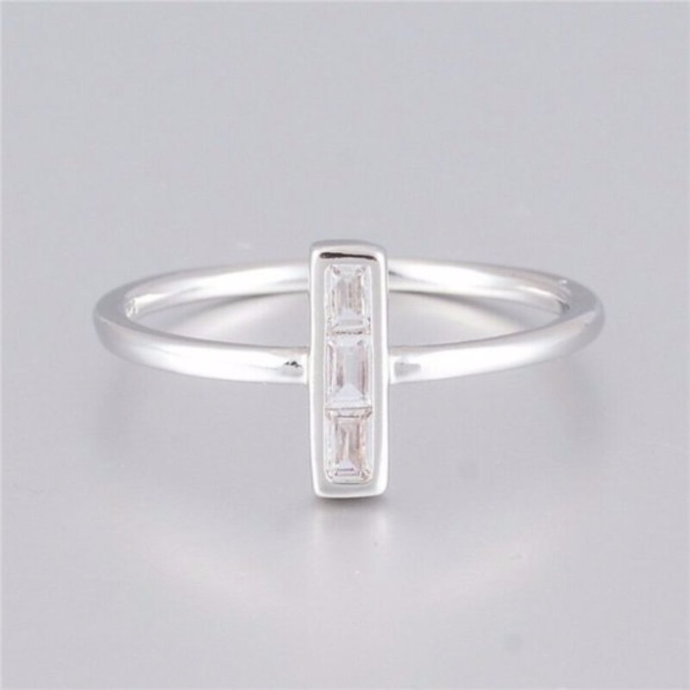 Simple 925 Silver White Sapphire Ring New - Picture 2 of 3